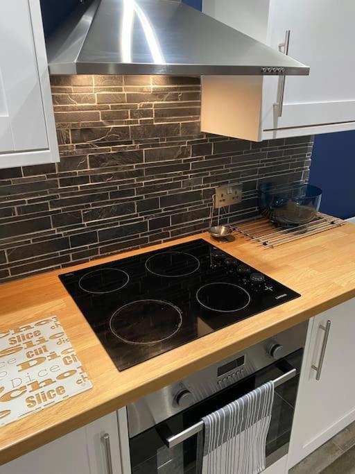 Mumbles - Modern Apartment With Panoramic Sea Views Oystermouth Exteriör bild