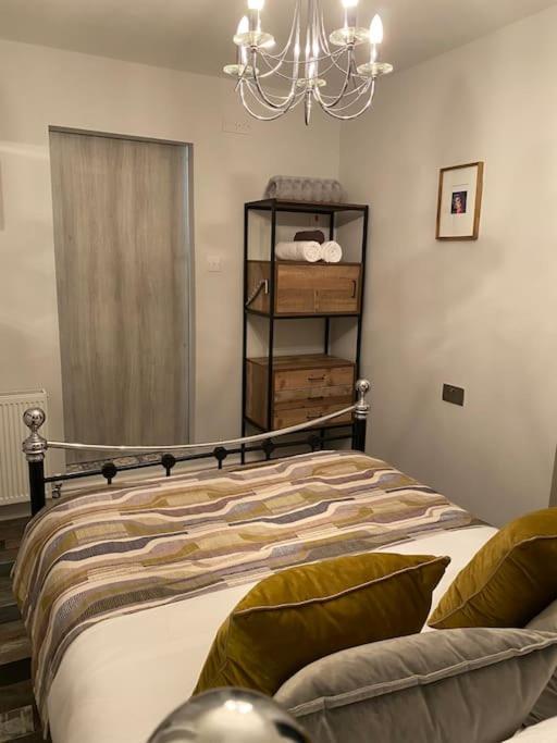 Mumbles - Modern Apartment With Panoramic Sea Views Oystermouth Exteriör bild