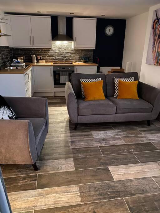 Mumbles - Modern Apartment With Panoramic Sea Views Oystermouth Exteriör bild