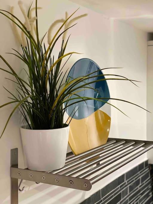 Mumbles - Modern Apartment With Panoramic Sea Views Oystermouth Exteriör bild