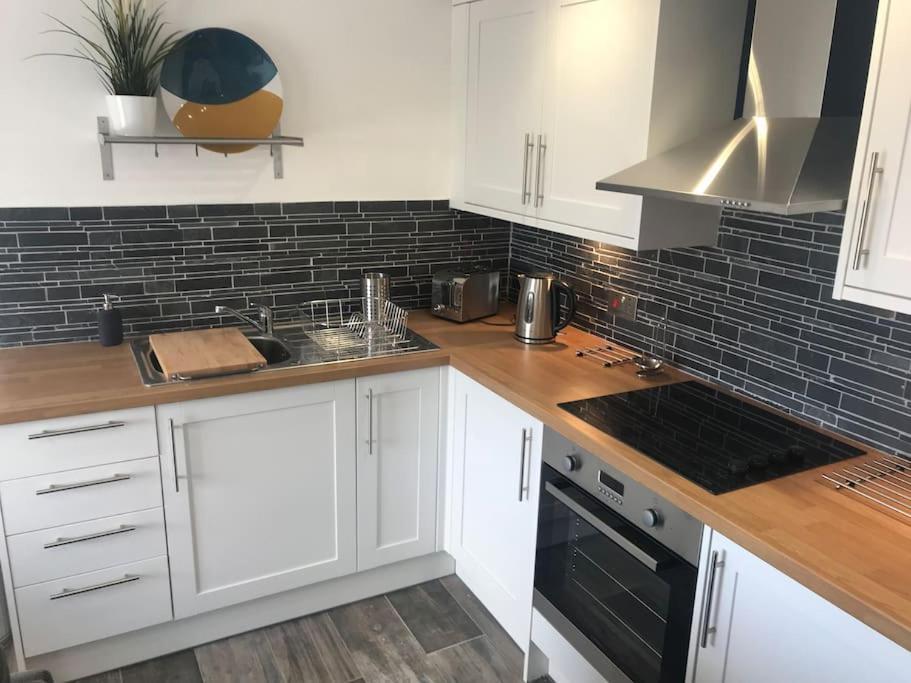 Mumbles - Modern Apartment With Panoramic Sea Views Oystermouth Exteriör bild