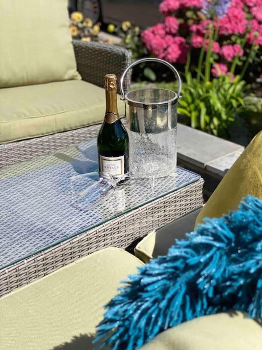 Mumbles - Modern Apartment With Panoramic Sea Views Oystermouth Exteriör bild
