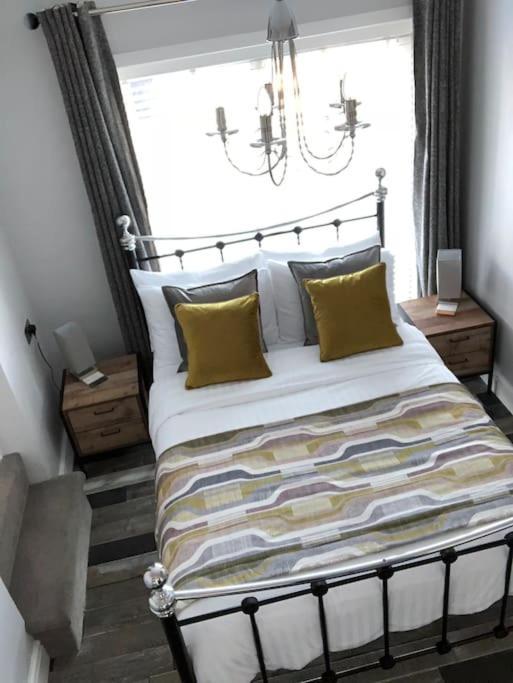 Mumbles - Modern Apartment With Panoramic Sea Views Oystermouth Exteriör bild