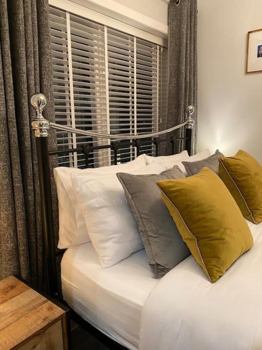Mumbles - Modern Apartment With Panoramic Sea Views Oystermouth Exteriör bild