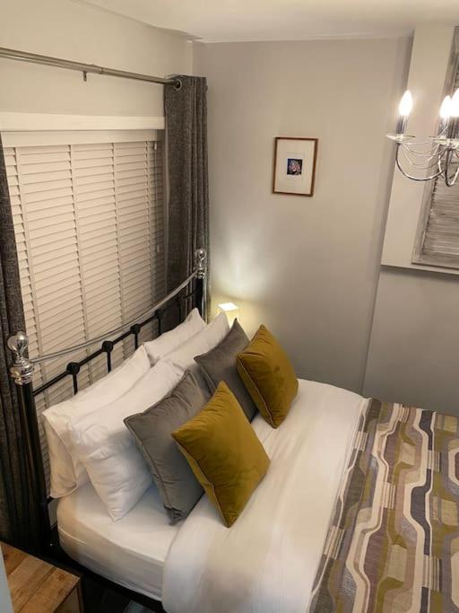 Mumbles - Modern Apartment With Panoramic Sea Views Oystermouth Exteriör bild