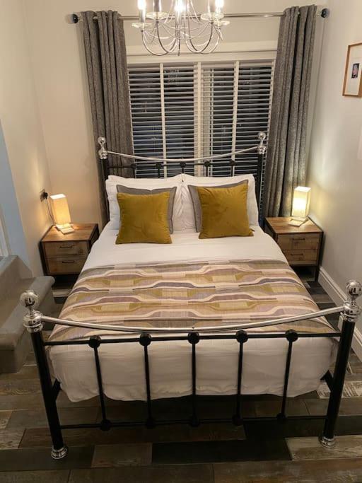 Mumbles - Modern Apartment With Panoramic Sea Views Oystermouth Exteriör bild