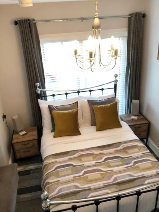 Mumbles - Modern Apartment With Panoramic Sea Views Oystermouth Exteriör bild