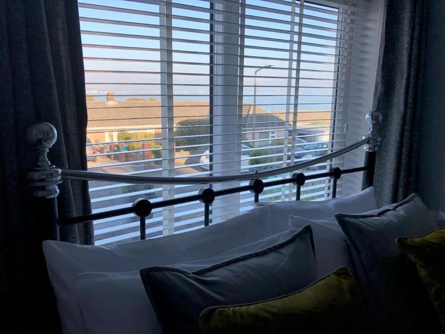 Mumbles - Modern Apartment With Panoramic Sea Views Oystermouth Exteriör bild