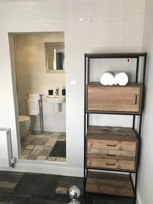 Mumbles - Modern Apartment With Panoramic Sea Views Oystermouth Exteriör bild