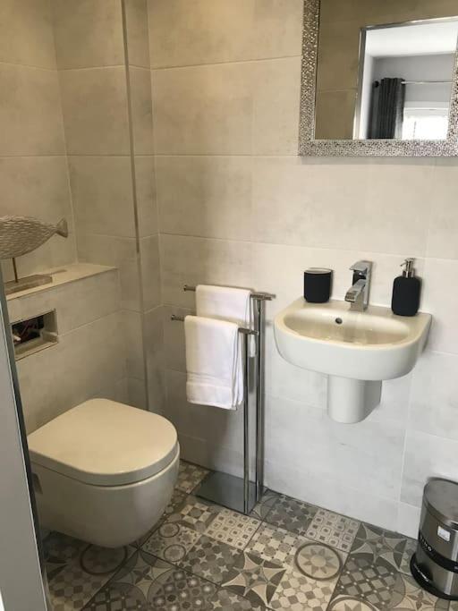 Mumbles - Modern Apartment With Panoramic Sea Views Oystermouth Exteriör bild